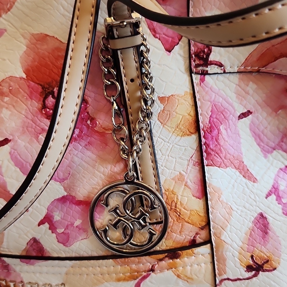 NWOT Guess Feminie Rosette Floral Shoulder Bag and Wallet Set - Picture 7 of 16